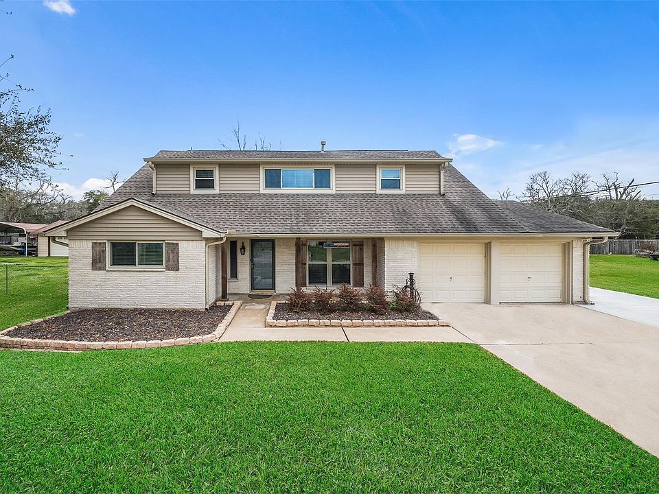 1st image of 301 Mimosa Dr