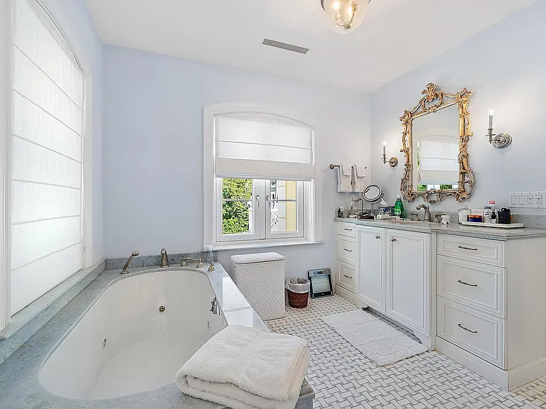 210 Emerald Ln — Photo 25