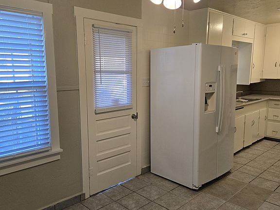 5th image of 304 E Willow Creek Dr