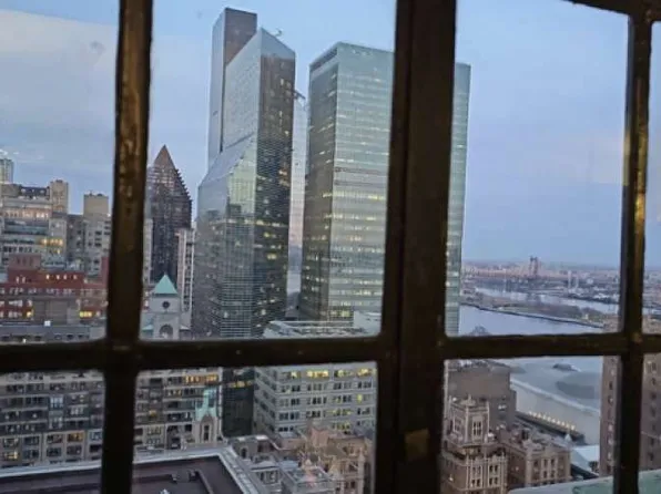 320 East 42nd Street image 11 of 23