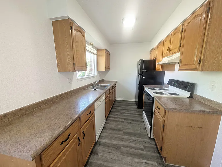 407 Lotus Ave — Photo 6