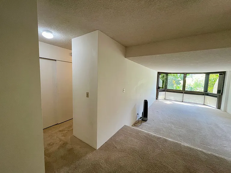 531 Hahaione St #2D — Photo 12