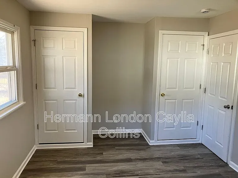 9840 Medford Dr — Photo 7