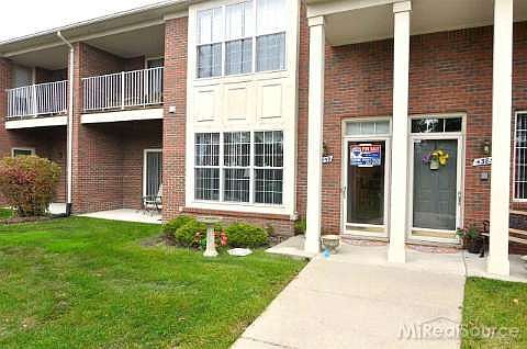 1st image of 43859 Elm Dr