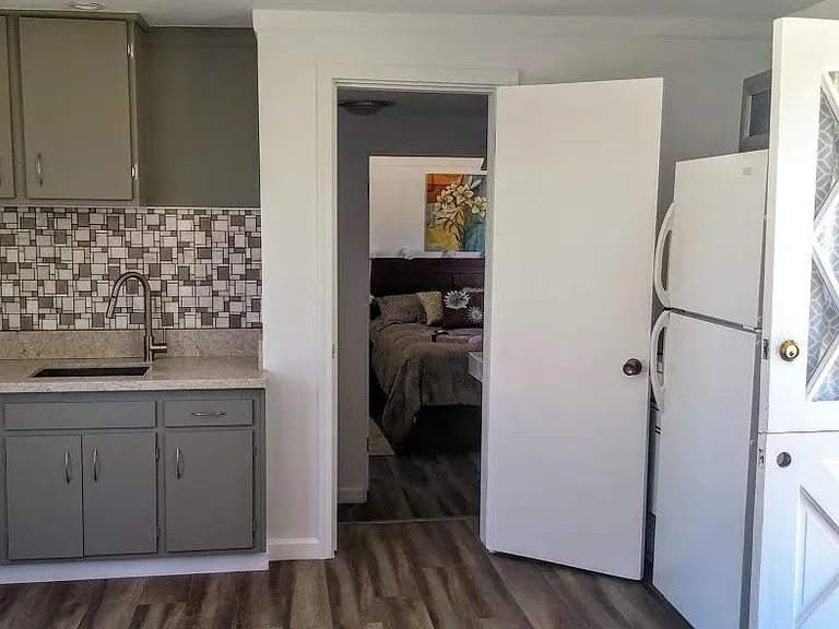 E North Wilshire Dr — Photo 5