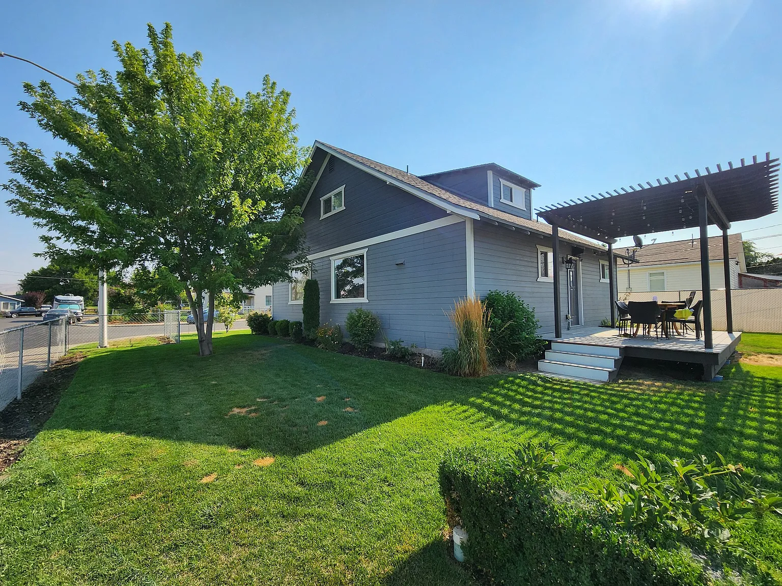 202 E Naches Ave photo 1