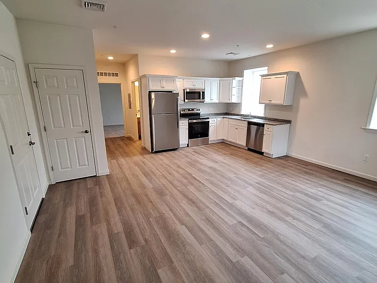 Houffman Place Apartments — Photo 5