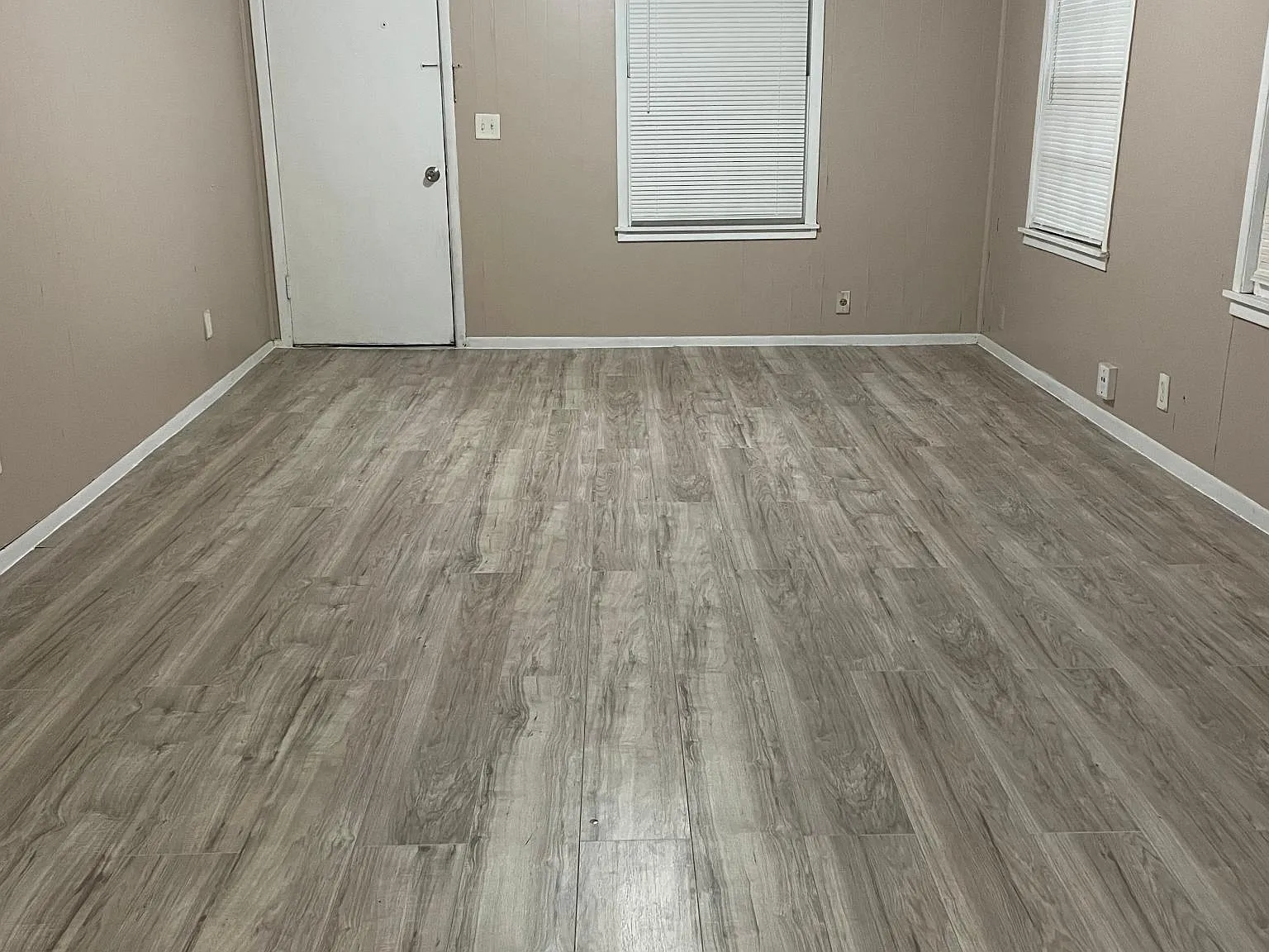 705 S Roosevelt Ave — Photo 2