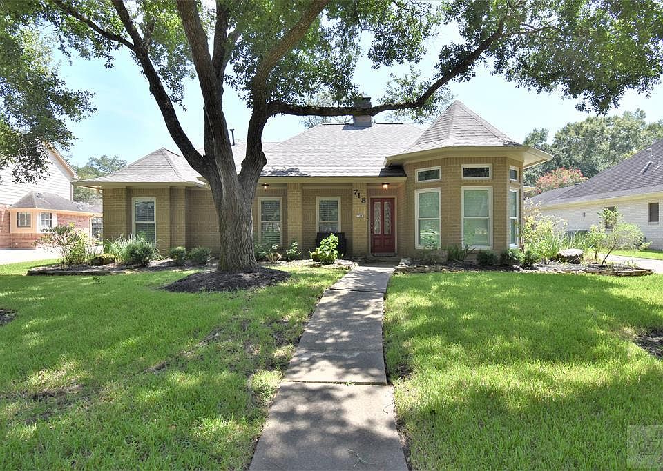 1st image of 718 Olde Oak Dr