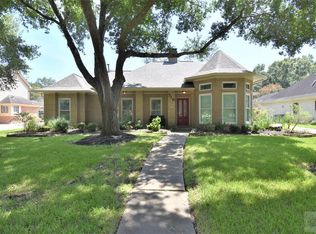718 Olde Oak Dr, Dickinson, TX 77539