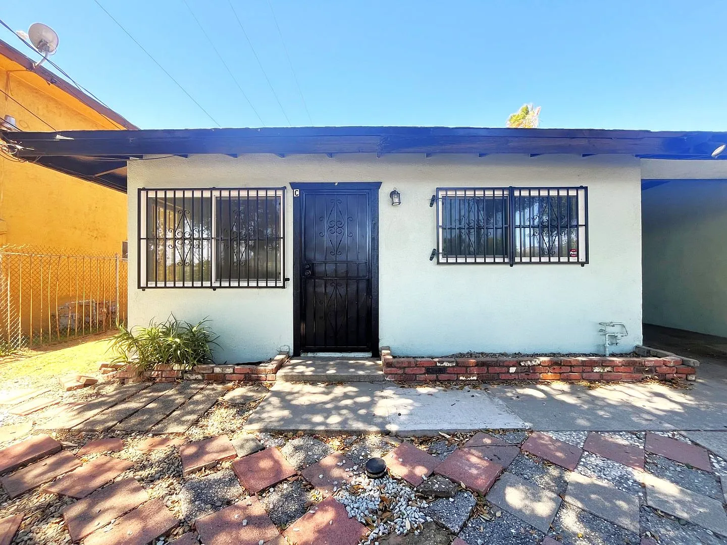 RV T 1594 B&C Sepulveda Ave — Photo 2