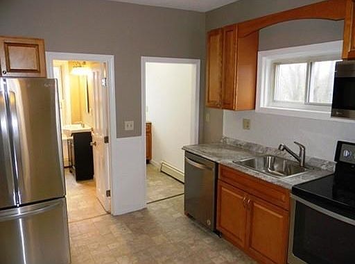 3rd image of 207 Union St