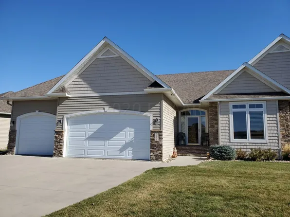 5976 27th St S, Fargo, ND 58104