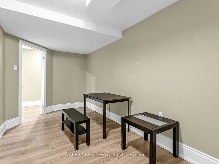 133 Meadowvale Dr #LOWER — Photo 7