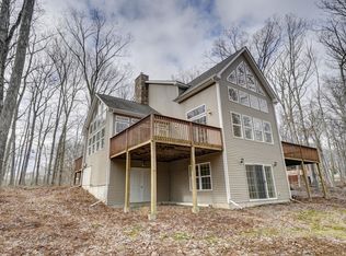 253 W Lakeview Rd, Lackawaxen, PA 18435