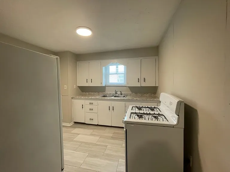 1021 N Sherman Ave — Photo 14