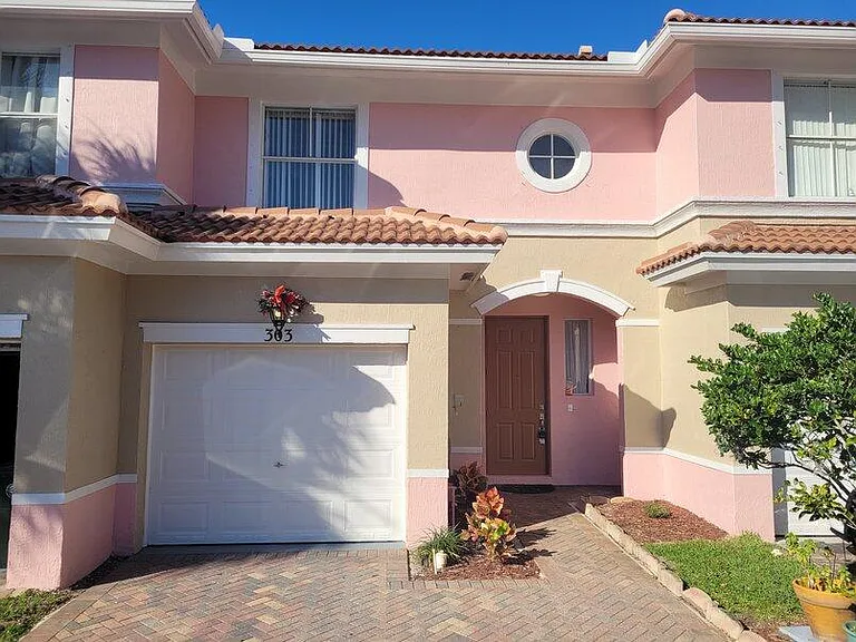 303 Seminole Palms Dr — Photo 1