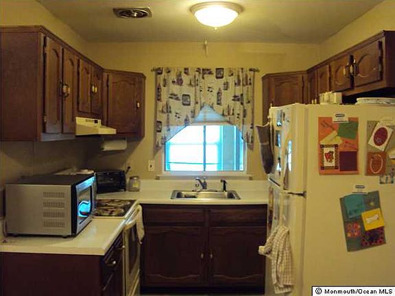 3rd image of 21 B Homestead Dr