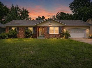 215 E Crestview Street, Springfield, MO 65807