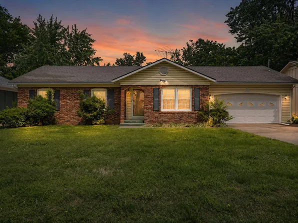 215 E Crestview Street, Springfield, MO 65807