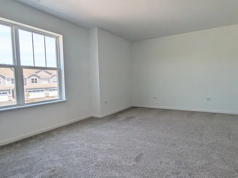 809 Lindsay Ln — Photo 9