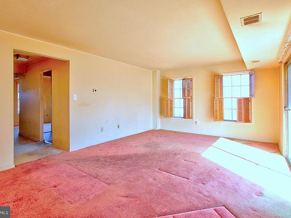 3rd image of 7856 Lakecrest Dr