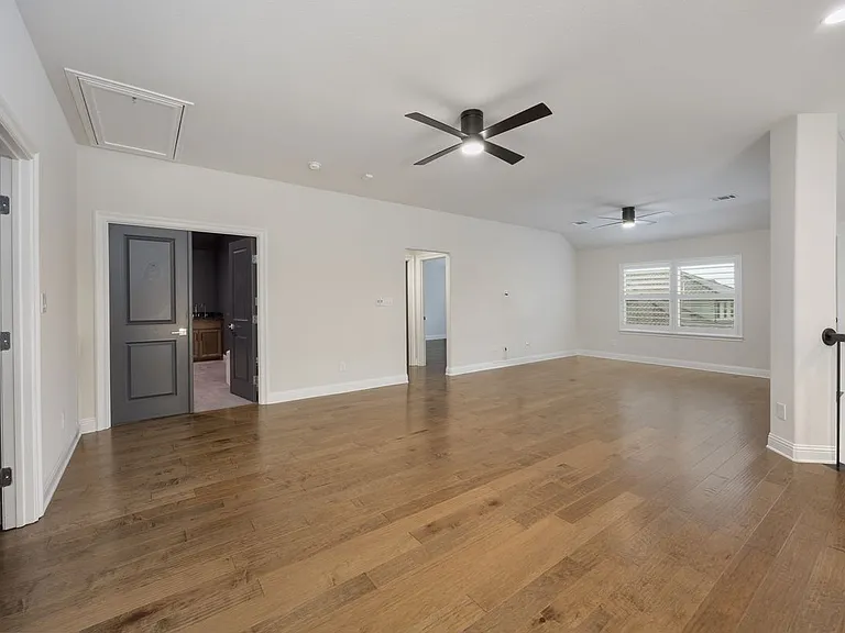 918 Sydney Ln — Photo 21