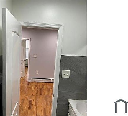 4th image of 693 Bristol St APT 1R
