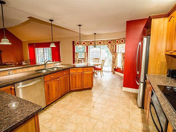4th image of 22 Brookside Dr