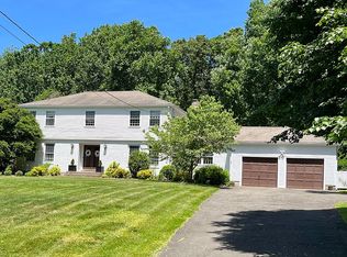 42 Vixen Rd, Trumbull, CT 06611
