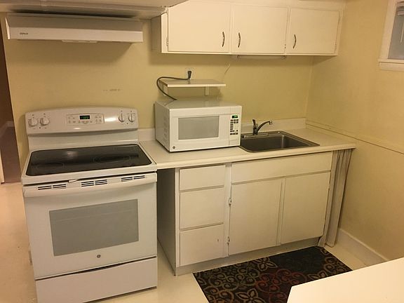 Kitchen Pic 1 of 4