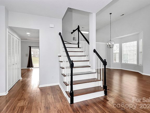 4th image of 9105 Clifton Meadow Dr