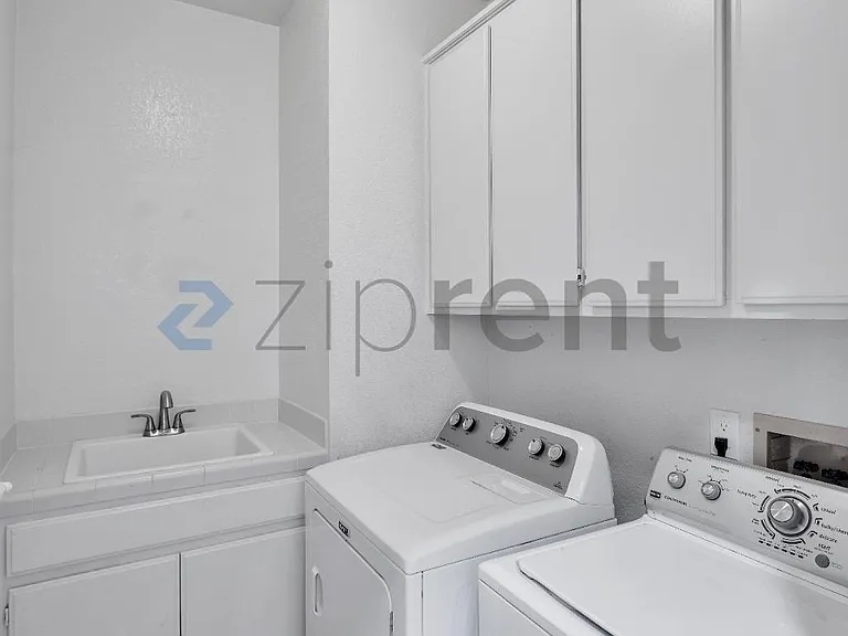 1001 Sandhurst Dr — Photo 28