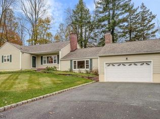 28 Beechwood Dr, Morristown, NJ 07960