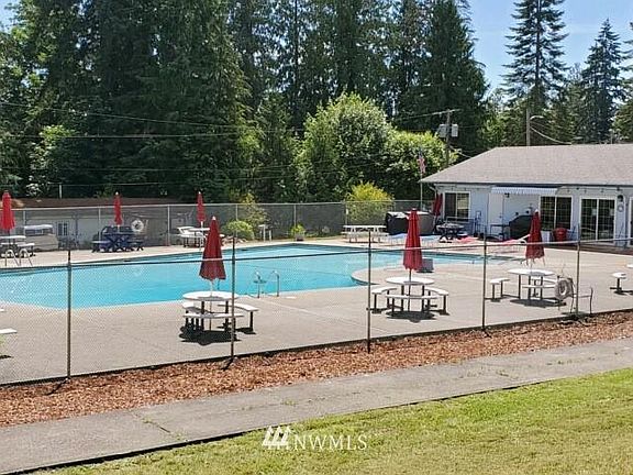 3rd image of 301 E Orchard Ln