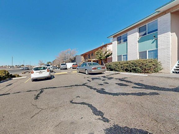 5th image of 812 Chelwood Park Blvd NE