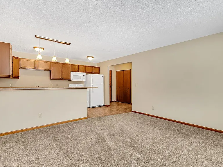 Karolyn Apartments — Photo 17