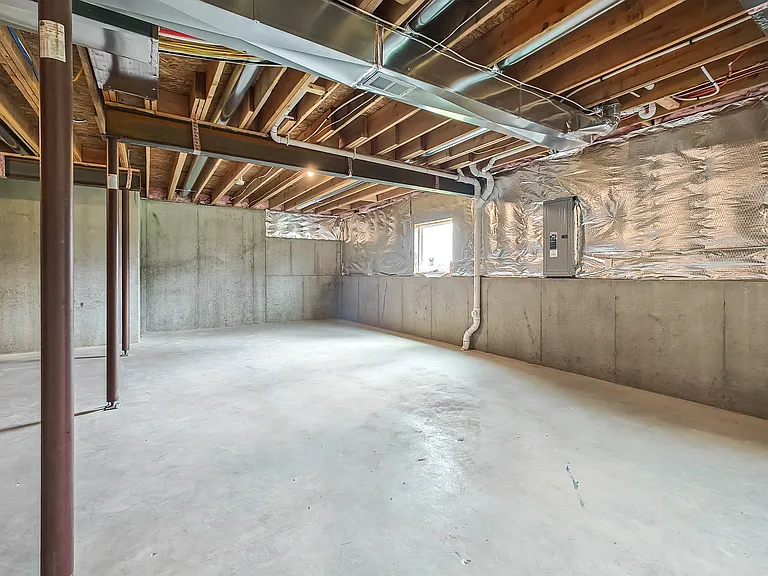18401 Monrovia St — Photo 25