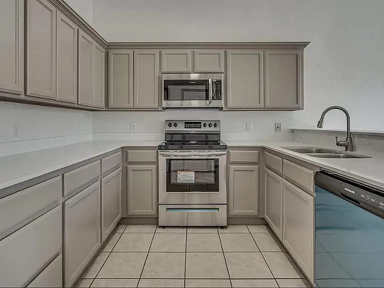3829 Ives Way — Photo 10