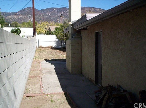 2nd image of 776 W 51st St
