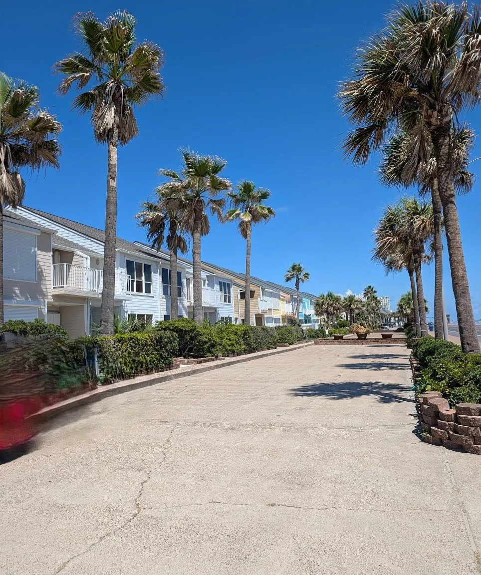 2 bed, 2.0 bath, 1608 sqft, $2,500 — Photo 3