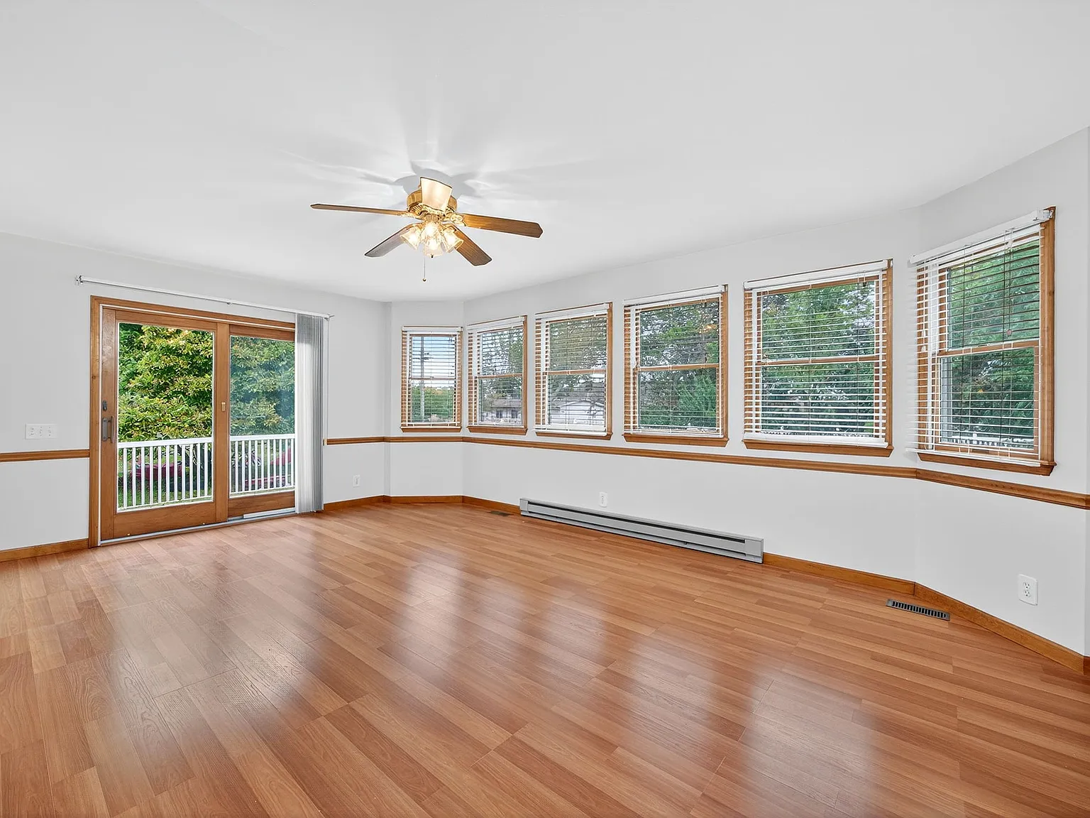 3 bed, 1288 sqft, $2,400 — Photo 4