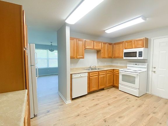 5th image of 2617 Deerfield Blvd
