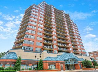 25 Forest St APT 3F, Stamford, CT 06901