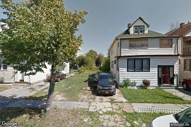 1st image of 93 Clarence Ave