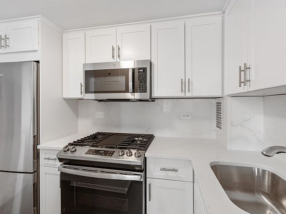4th image of 301 E 75th St APT 18E
