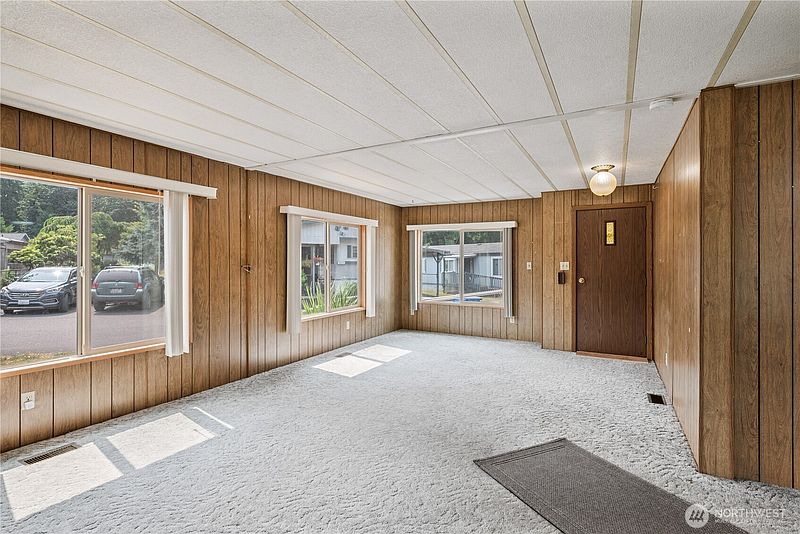 4th image of 1077 Coal Creek Road