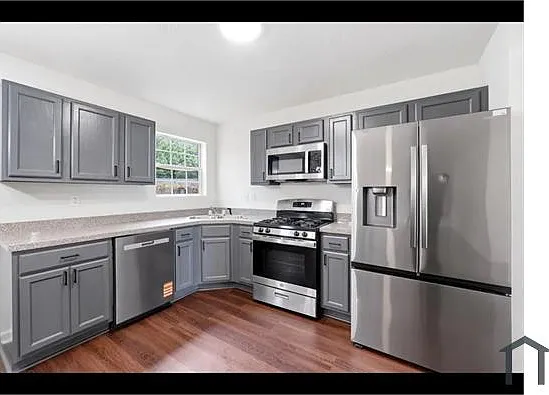 4 bed, 2021 sqft, $2,900 — Photo 2