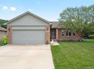 47416 Dallas Ln, Macomb, MI 48044