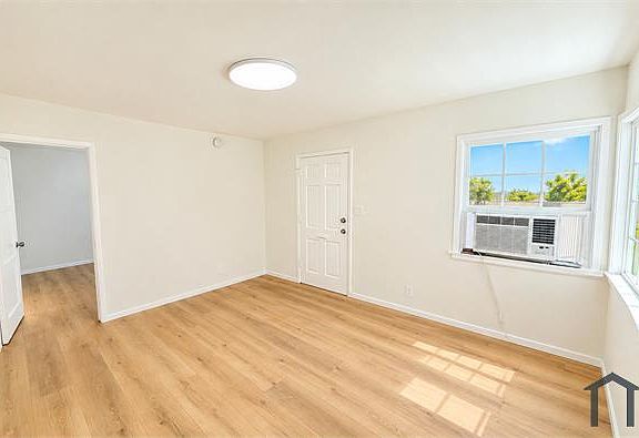 2nd image of 4608 Vineland Ave
